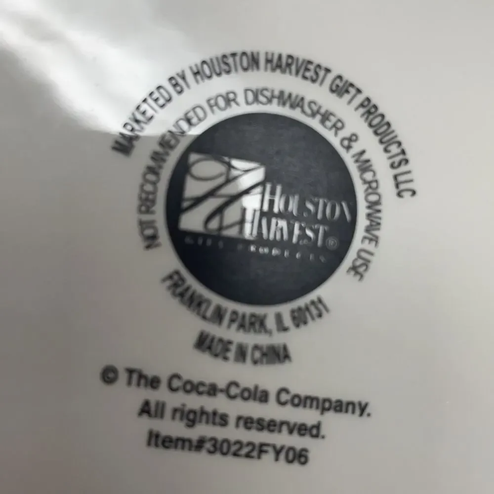 Vintage 2005 Coca-Cola polar bear igloo mug